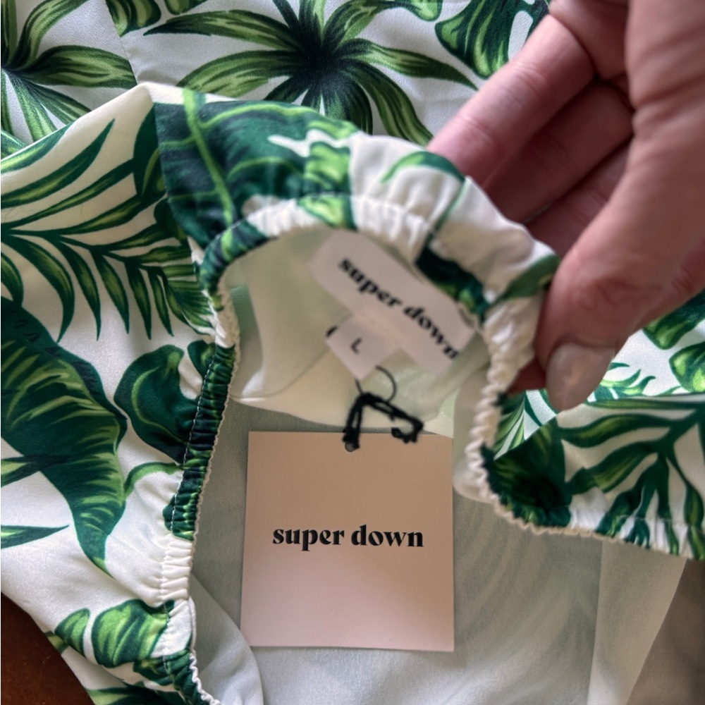 NWT Superdown (L) Eliana O-Ring Cutout Romper Green Tropical Print - Picture 5 of 5